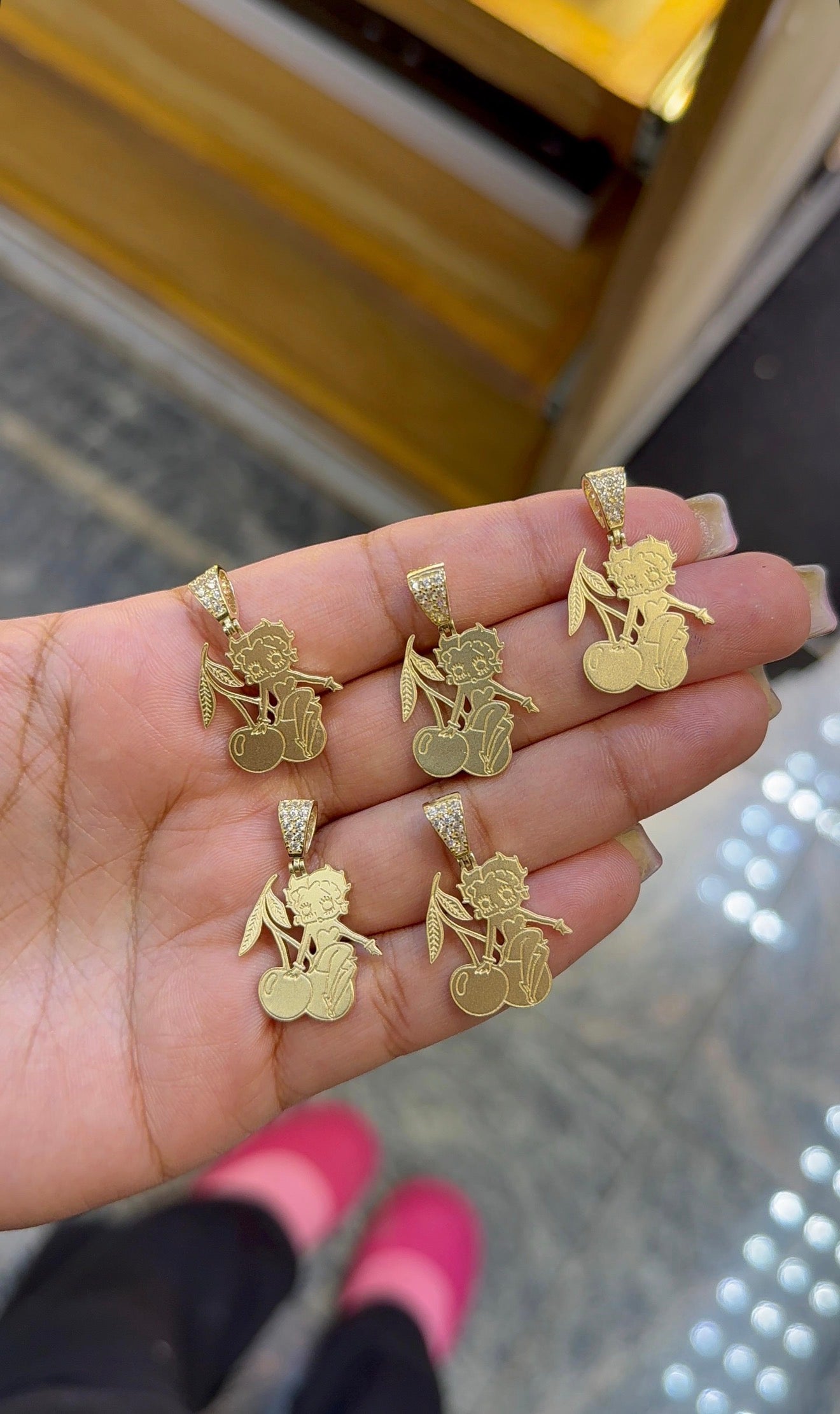 14K GOLD PEDANT GIRL